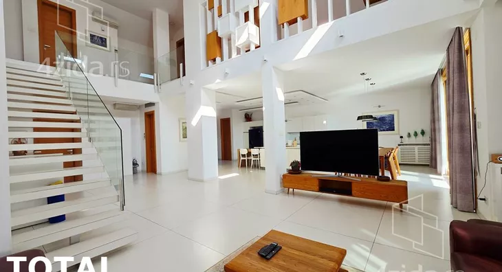 Sedmosoban stan | 4zida