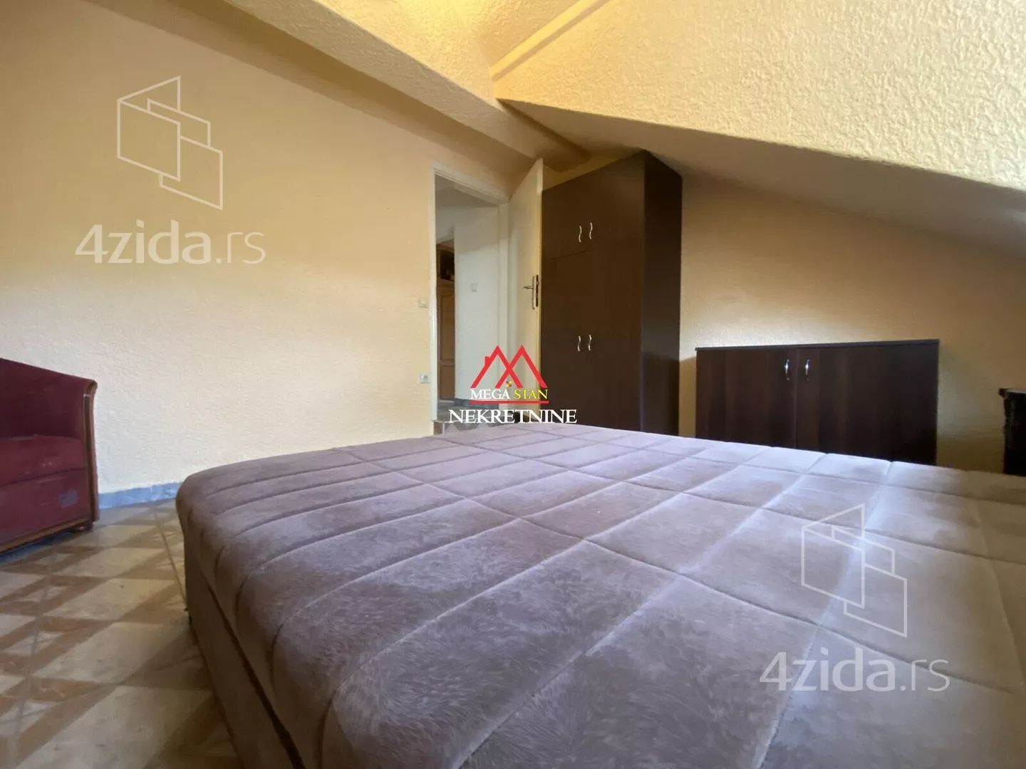 Troiposoban stan | 4zida