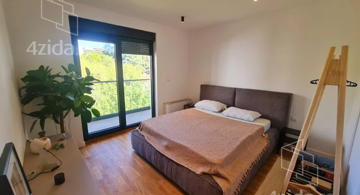 Šestosoban stan | 4zida