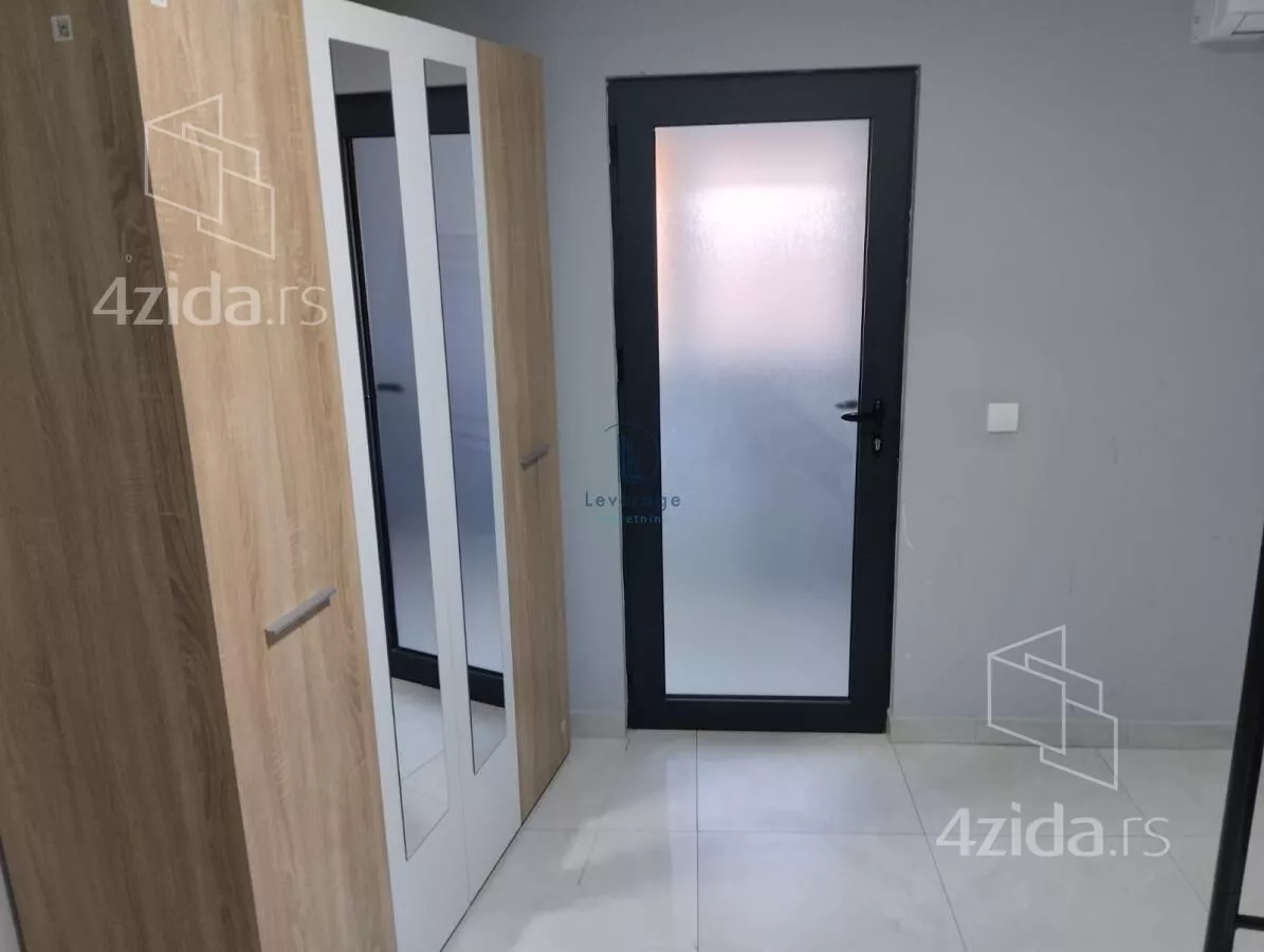 Šestosoban stan | 4zida