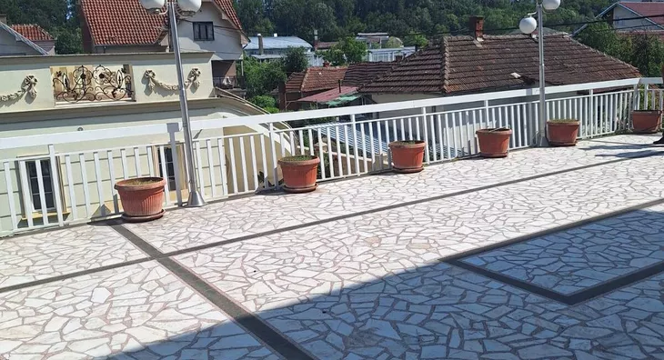 Poslovna zgrada | 4zida