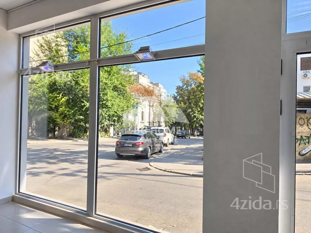 Lokal | 4zida