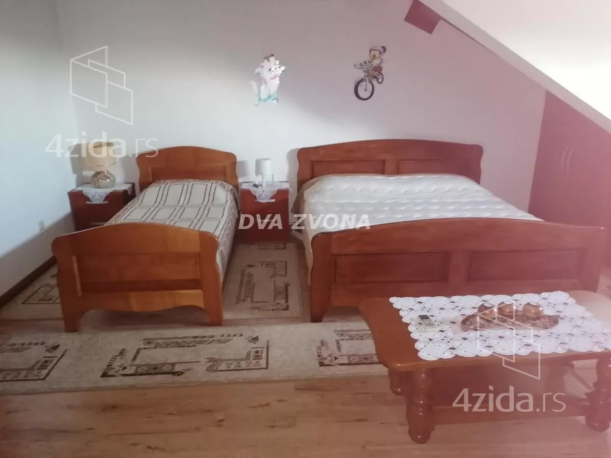 Poslovna zgrada | 4zida