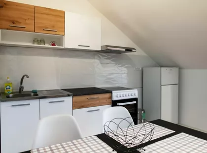 Bulevar Cara Lazara 96 | 4zida.rs