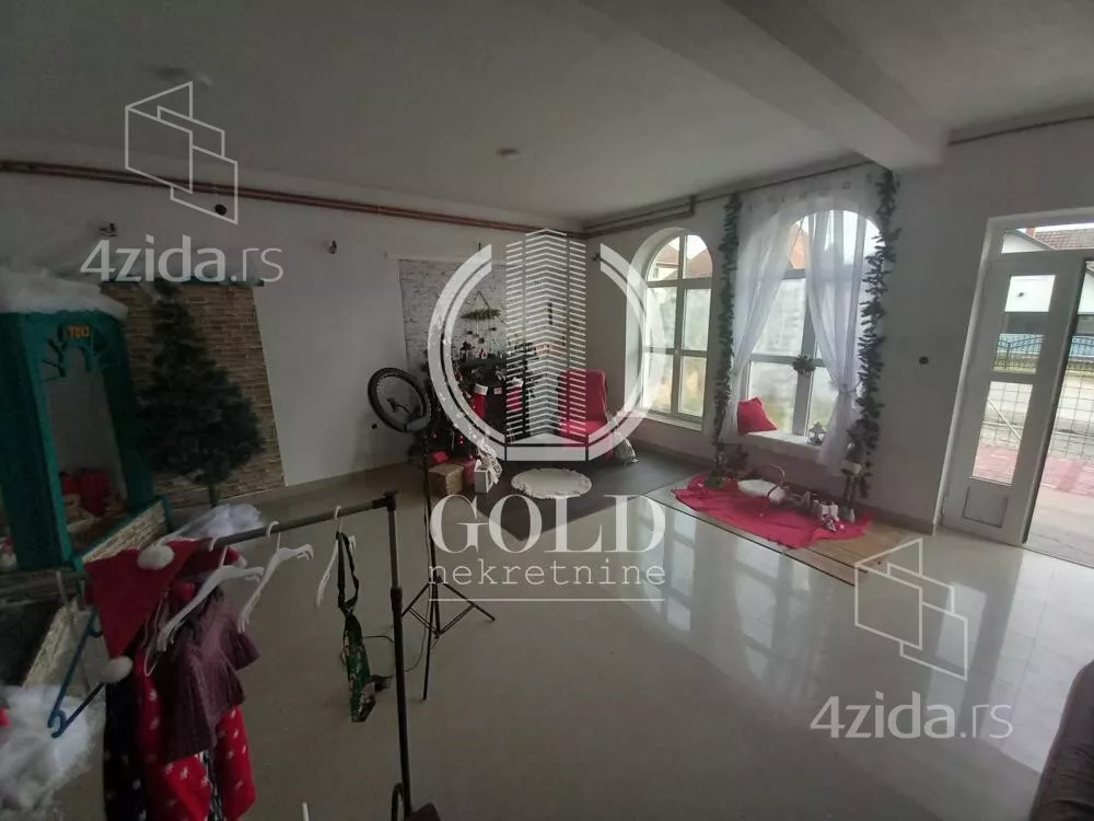 Lokal | 4zida