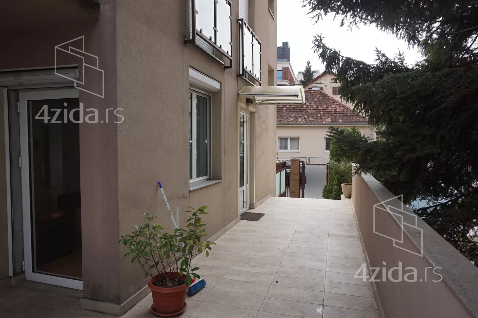 Petosoban stan | 4zida