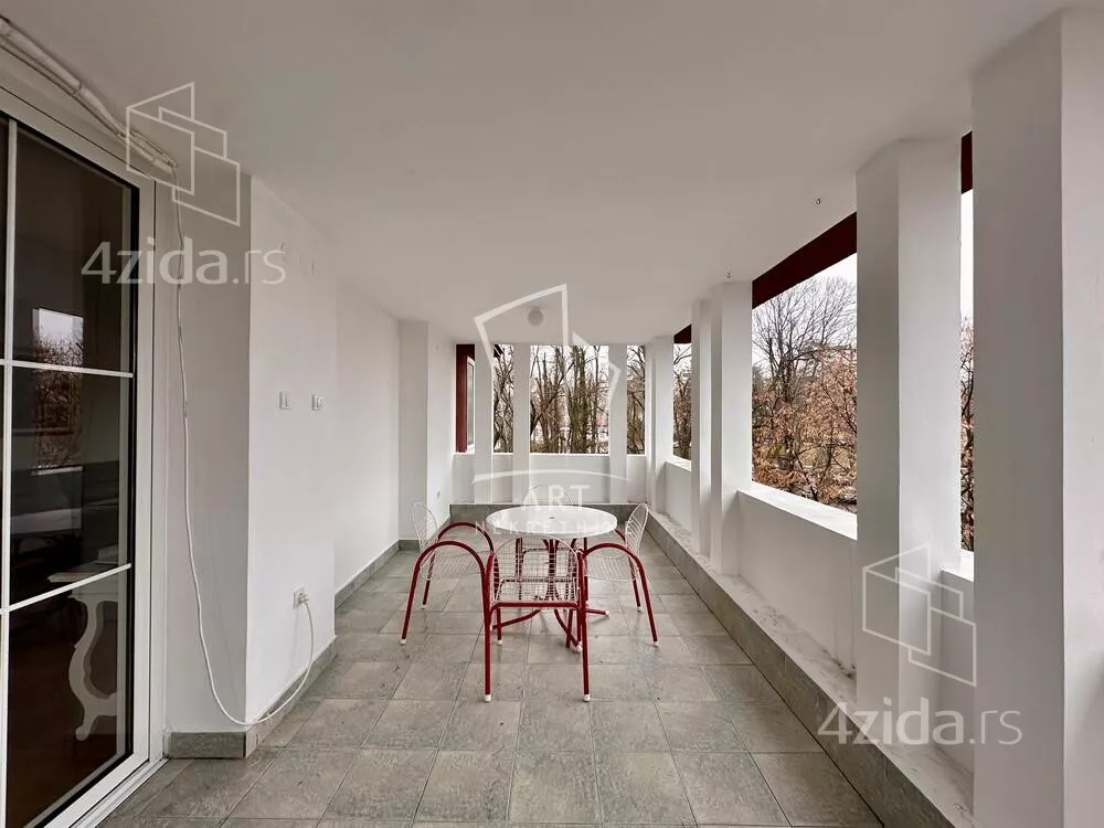 Petosoban stan | 4zida