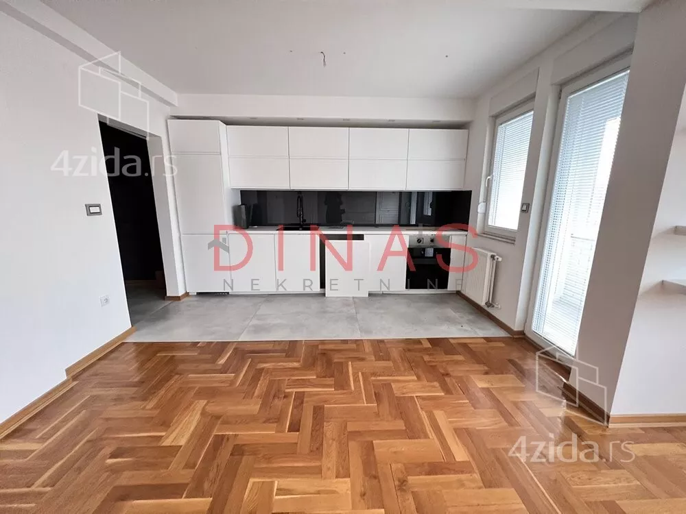 Šestosoban stan | 4zida