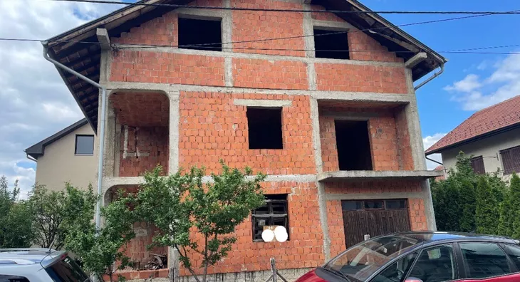 3-etažna kuća na prodaju, Prnjavor, 60.000€, 330m² - stampaj