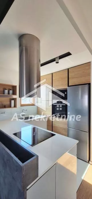 Autokomanda | 4zida.rs