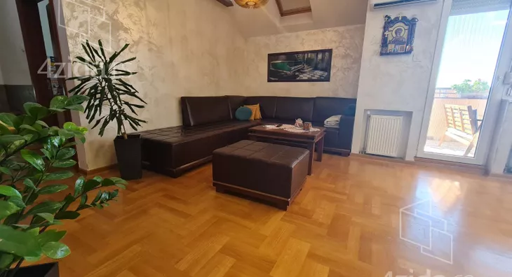 Četvoroiposoban stan | 4zida