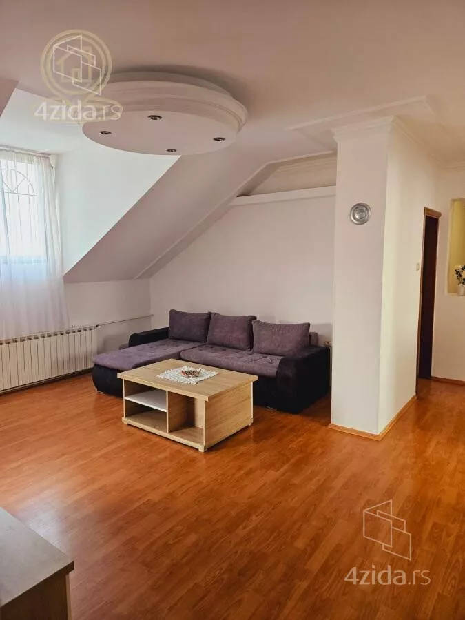 Petosoban stan | 4zida