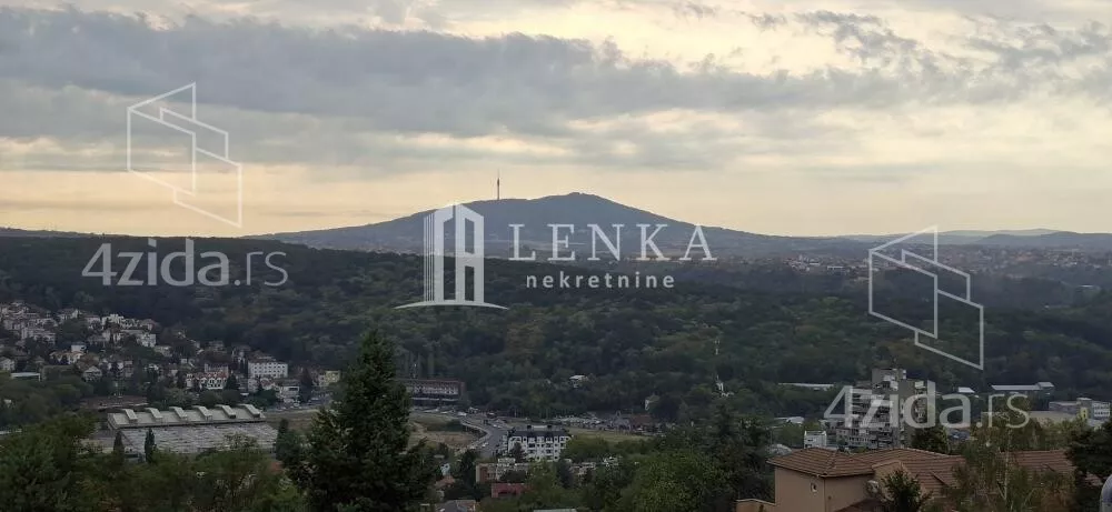 Četvoroiposoban stan | 4zida