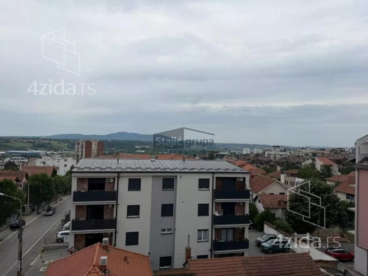Šestosoban stan | 4zida