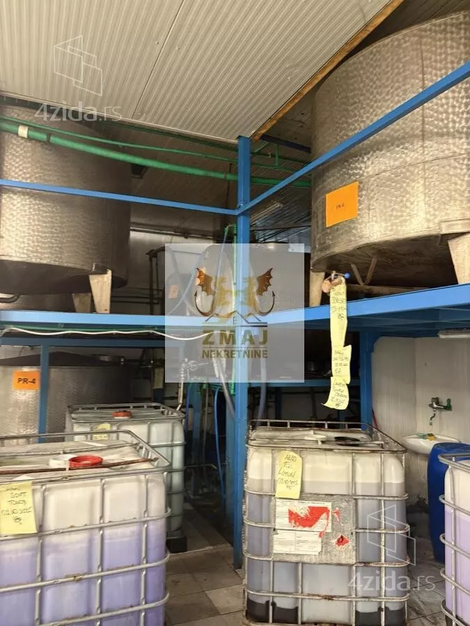 Poslovna zgrada | 4zida