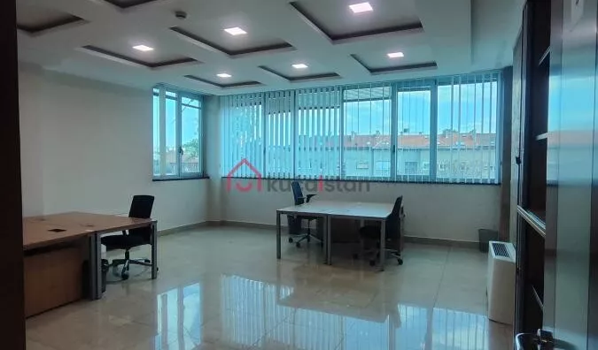 Poslovna zgrada | 4zida