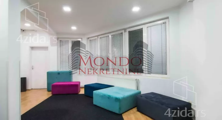 Poslovna zgrada | 4zida