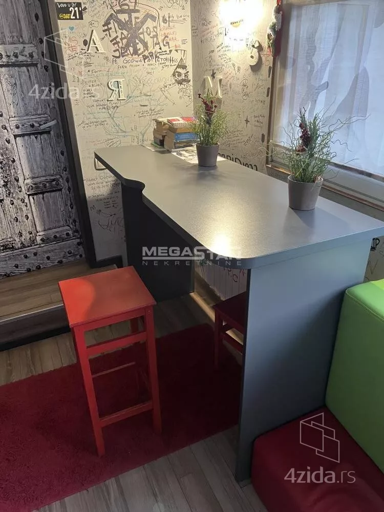 Šestoiposoban stan | 4zida