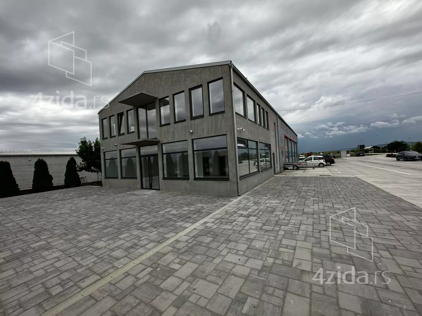Poslovna zgrada | 4zida