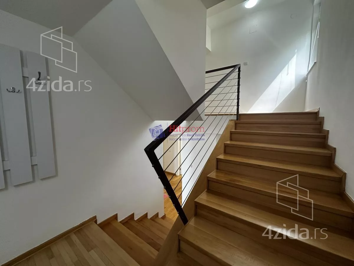 Šestosoban stan | 4zida