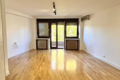 Nebojšina bb | 4zida.rs