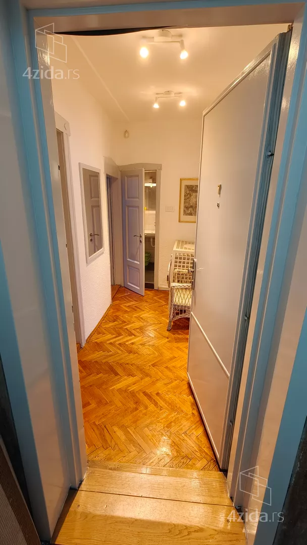 Četvoroiposoban stan | 4zida