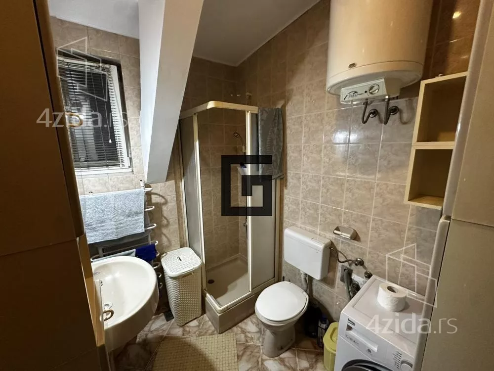 Petosoban stan | 4zida