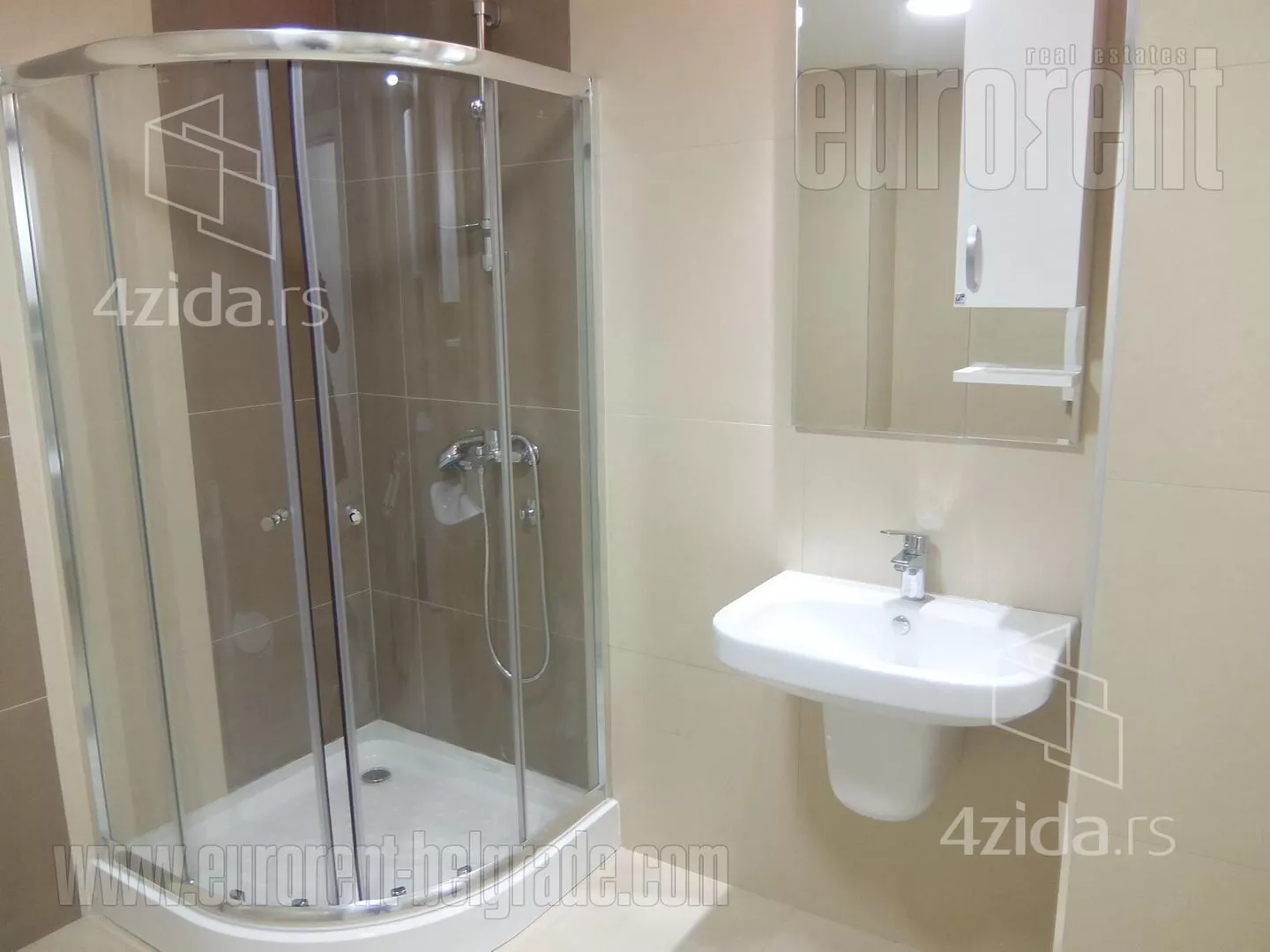 Četvoroiposoban stan | 4zida