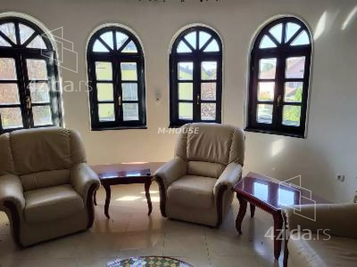 Poslovna zgrada | 4zida