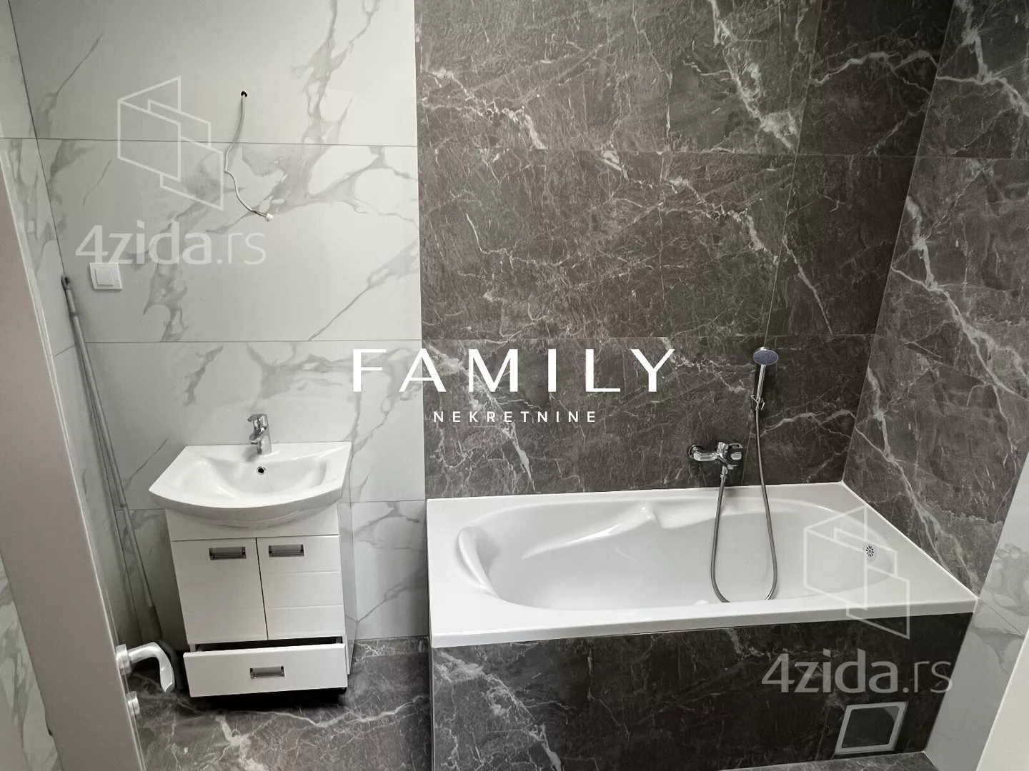 Šestoiposoban stan | 4zida