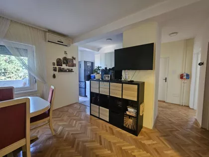 Julino Brdo | 4zida.rs