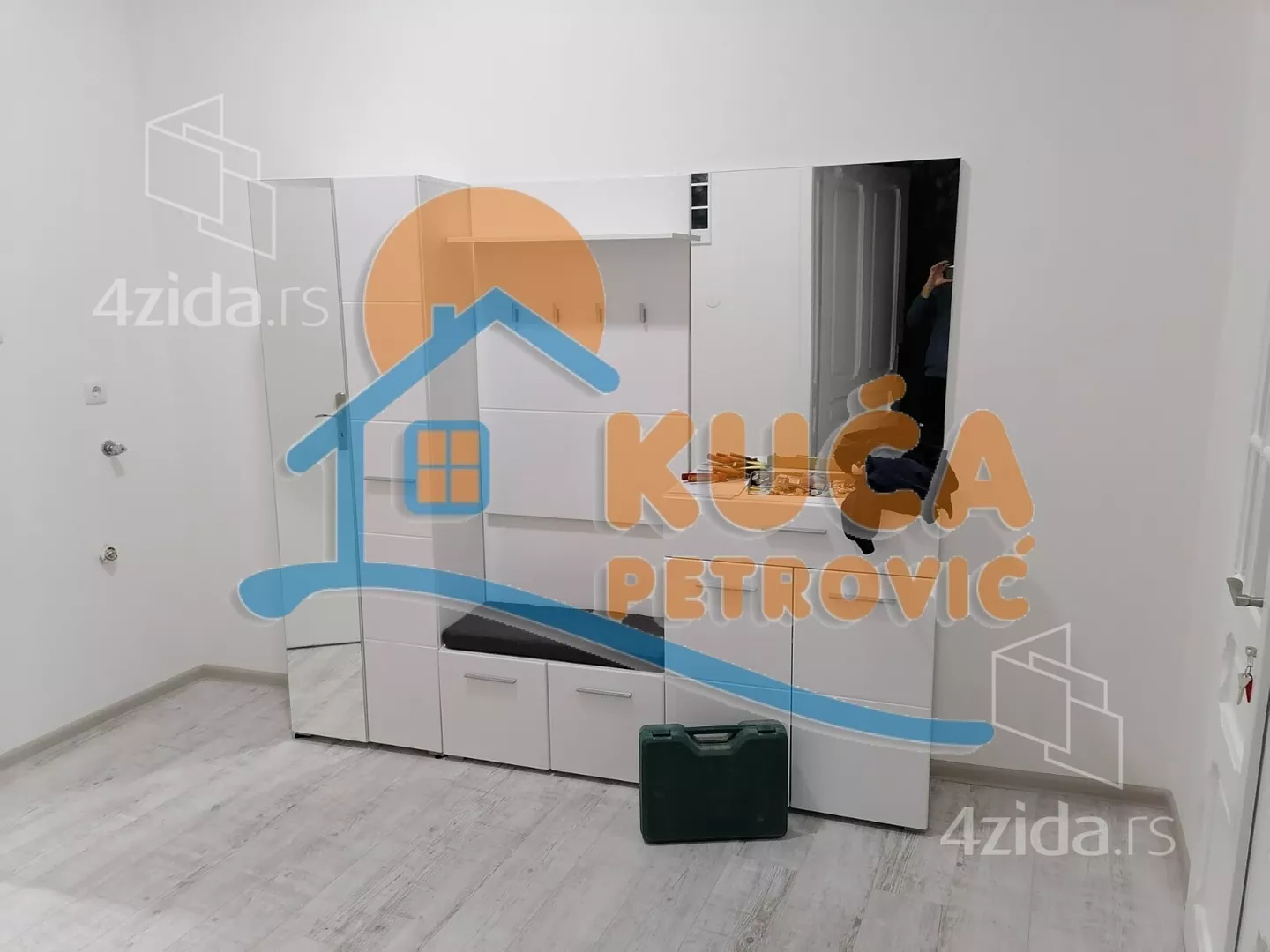 Troiposoban stan | 4zida