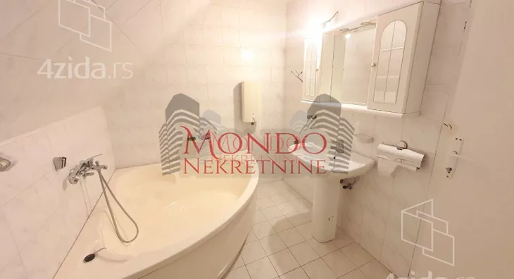 Poslovna zgrada | 4zida