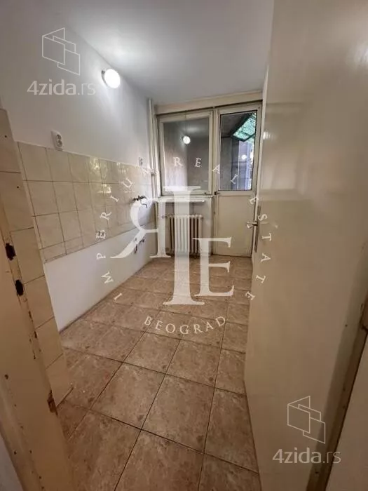 Četvoroiposoban stan | 4zida