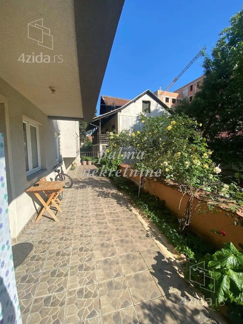 Petosoban stan | 4zida