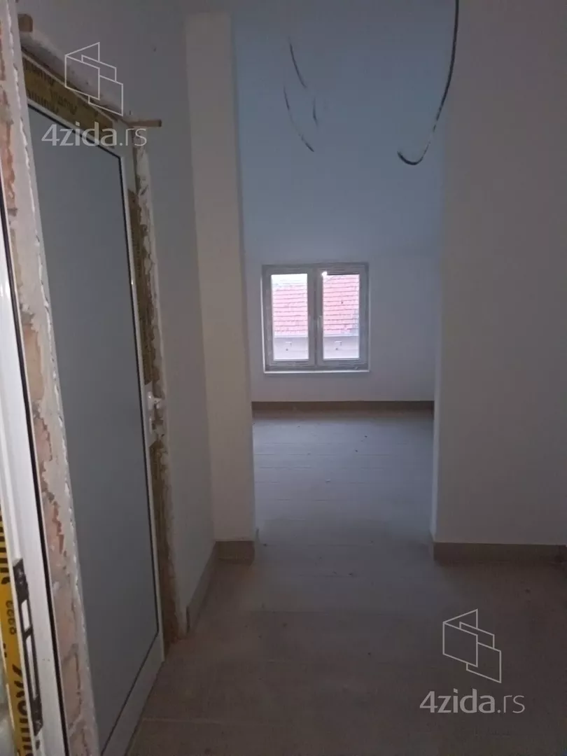 Poslovna zgrada | 4zida