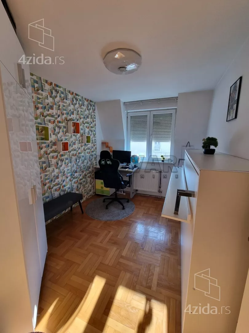 Troiposoban stan | 4zida