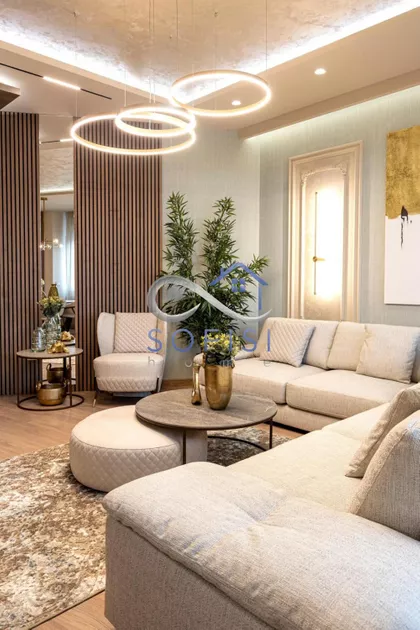 Lasla Gala | 4zida.rs