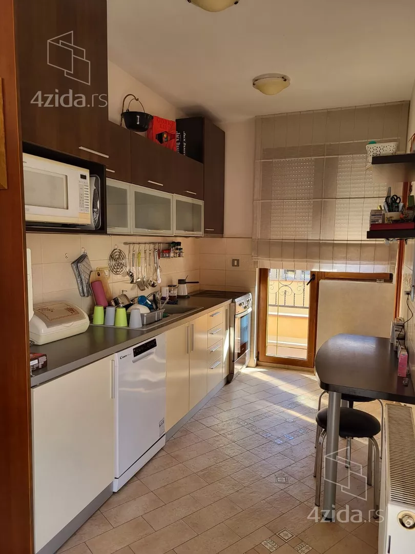 Petosoban stan | 4zida