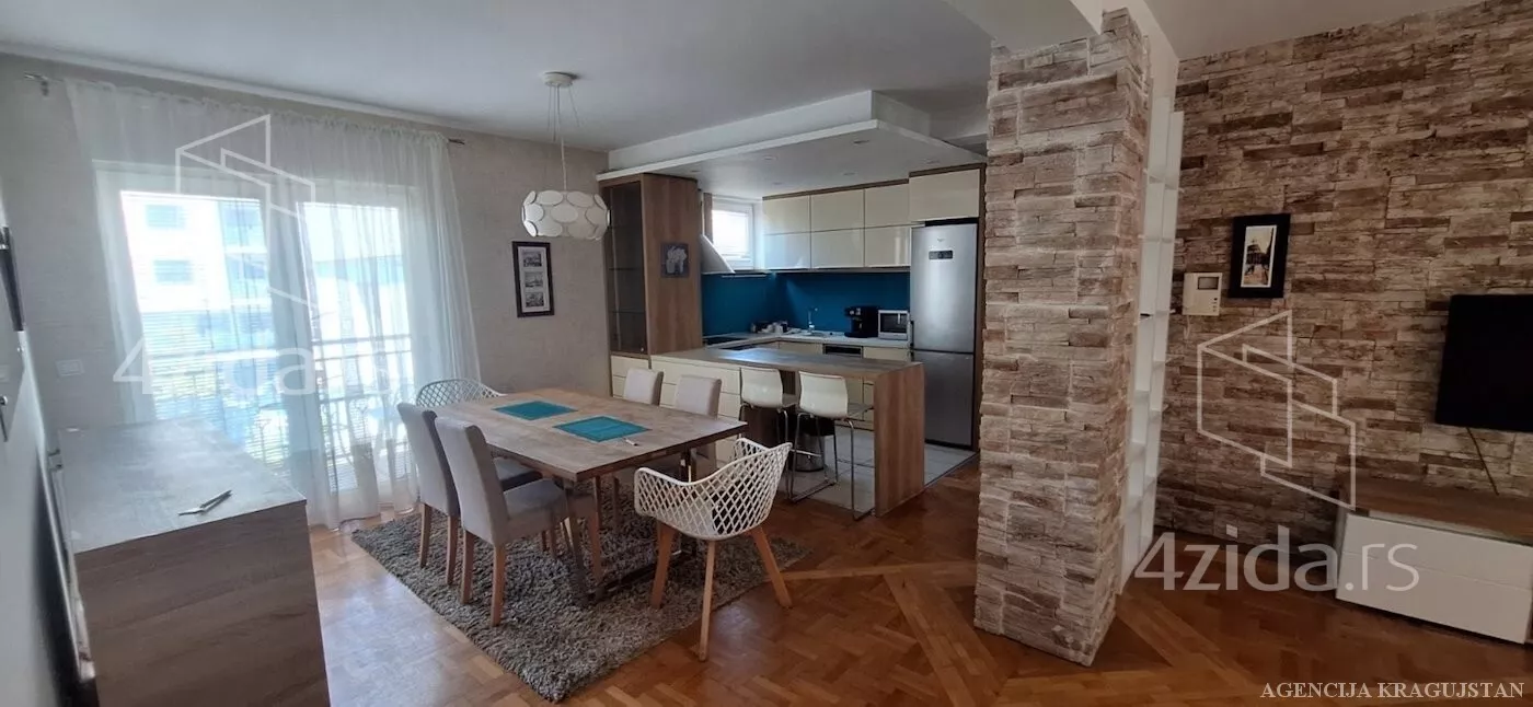 Troiposoban stan | 4zida