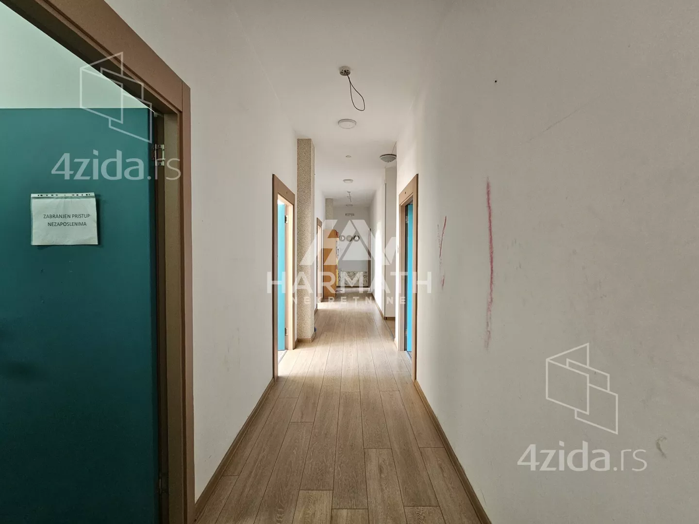 Poslovna zgrada | 4zida