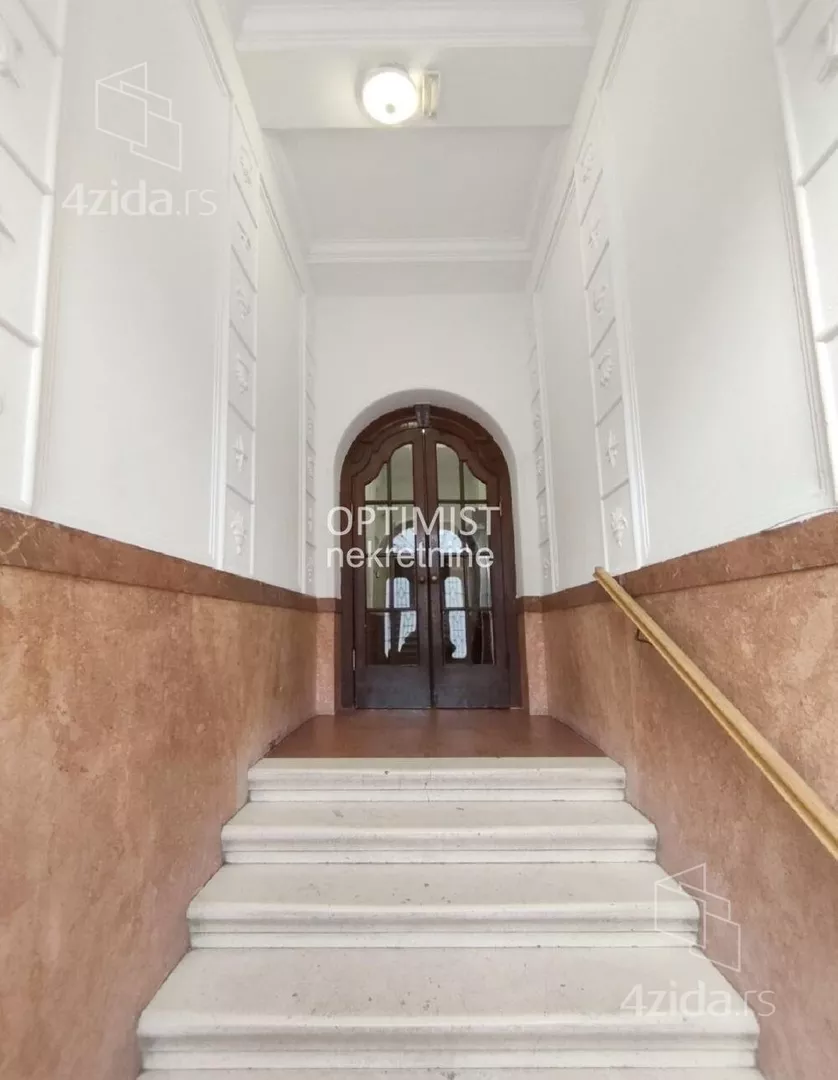 Šestosoban stan | 4zida