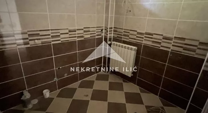 Šestosoban stan | 4zida