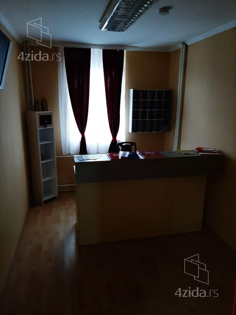 Poslovna zgrada | 4zida