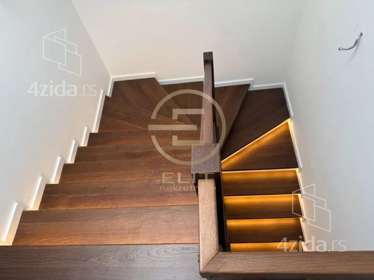 Šestosoban stan | 4zida