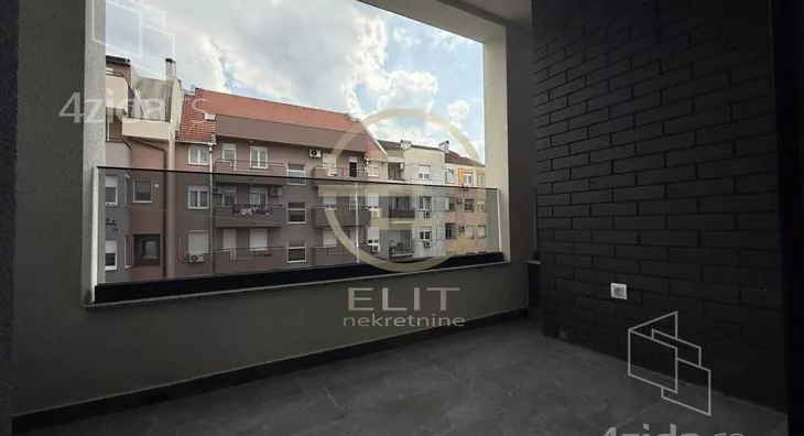 Šestosoban stan | 4zida