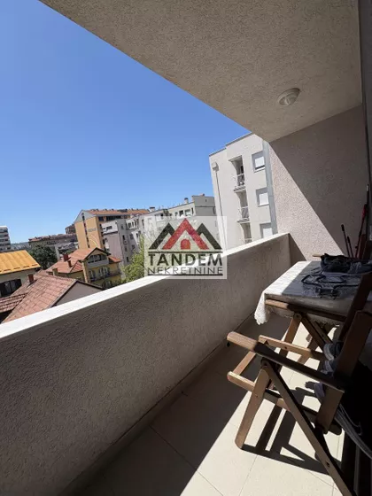 Crveni Pevac | 4zida.rs