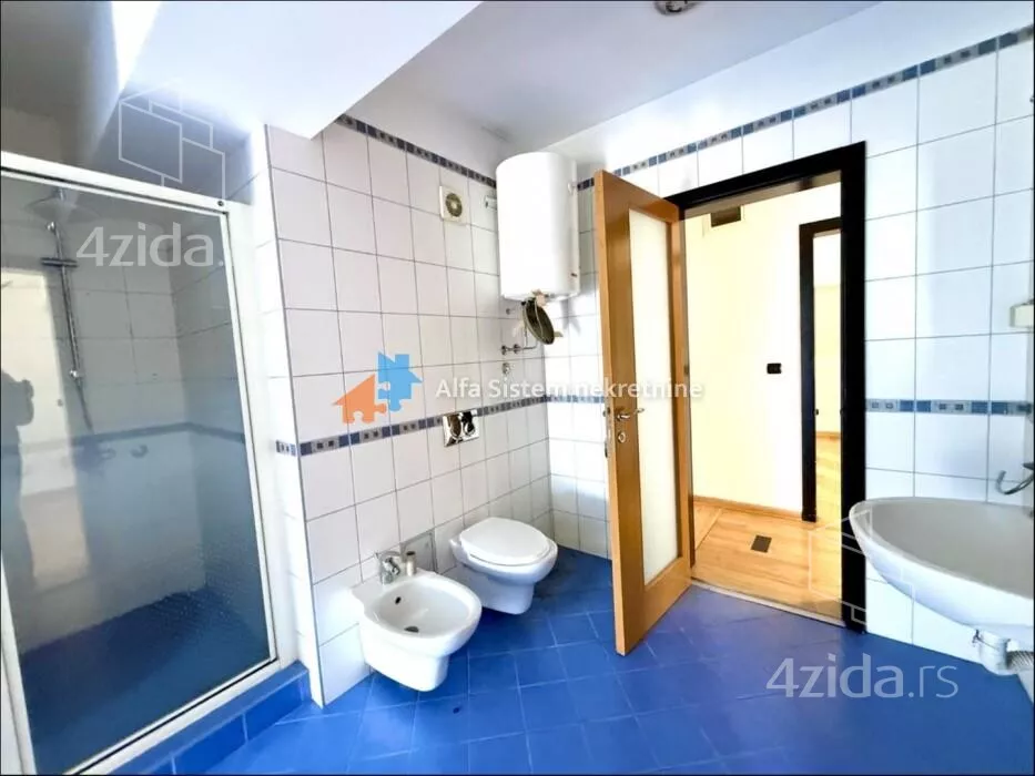 Šestosoban stan | 4zida