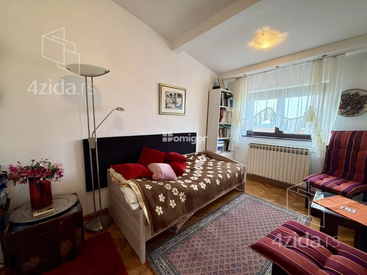 Četvoroiposoban stan | 4zida