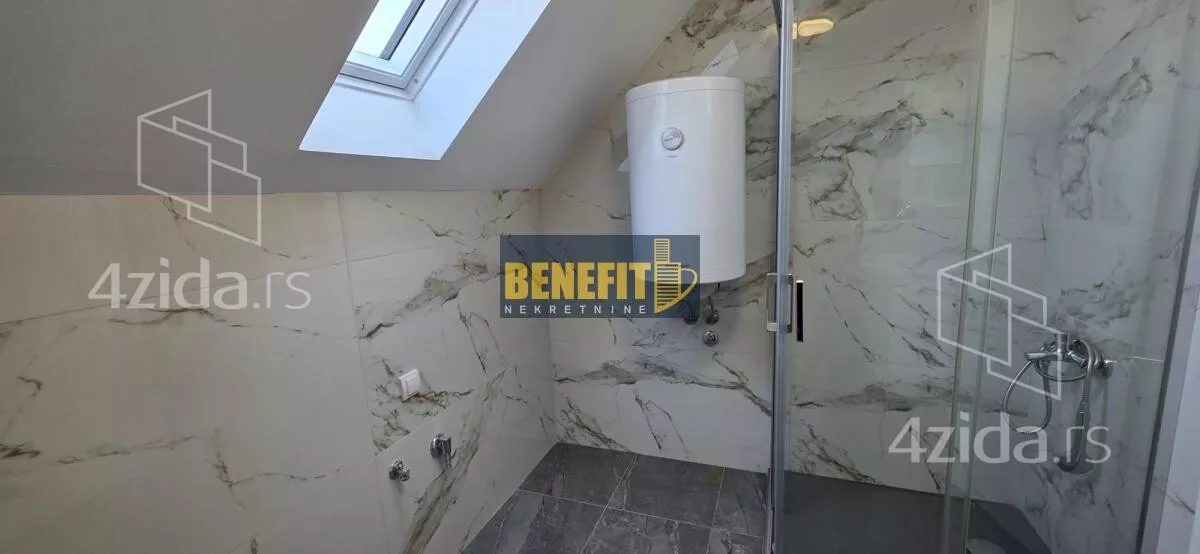 Četvoroiposoban stan | 4zida